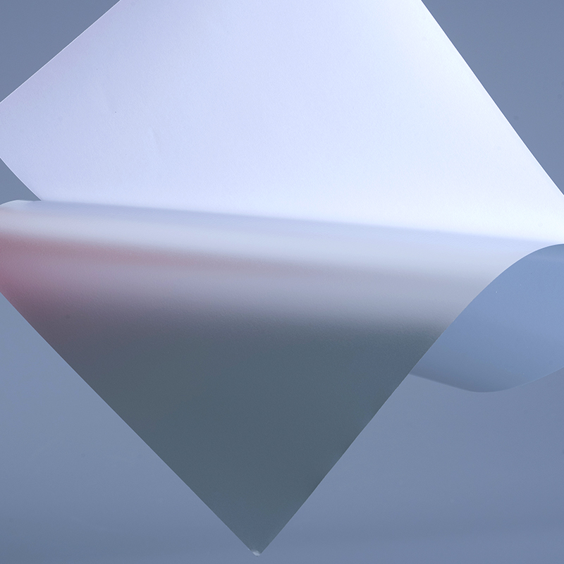 Ábhair Lipéad PET 50mic Matt Silver Scannán le Greamachán Aicrileach Uiscebhunaithe le haghaidh Priontáil Inkjet UV