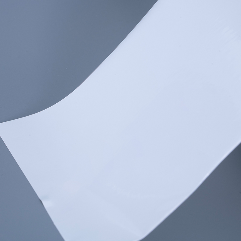 Ábhair Lipéad Scannán Vinyl Snasta PET 25mic le Rolla Jumbo greamaitheacha Aicrileach le haghaidh Priontáil Inkjet