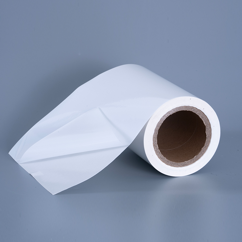 Ábhair Lipéad Scannán Vinyl Snasta PET 25mic le Rolla Jumbo greamaitheacha Aicrileach le haghaidh Priontáil Inkjet