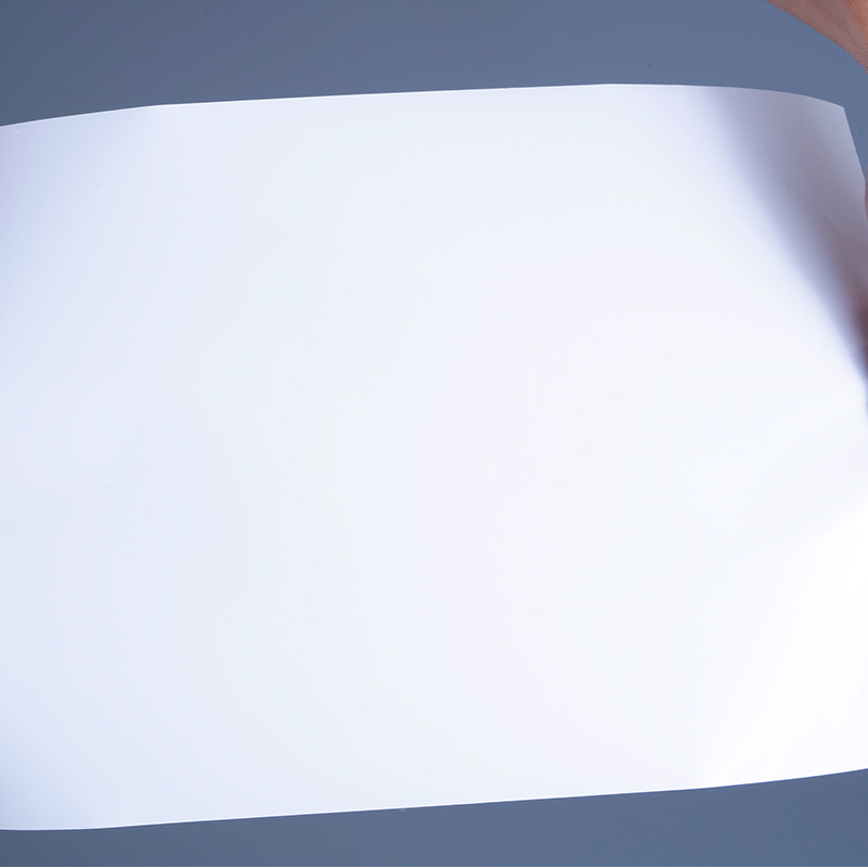 Ábhair Lipéad Scannán Vinyl Snasta PET 25mic le Rolla Jumbo greamaitheacha Aicrileach le haghaidh Priontáil Inkjet