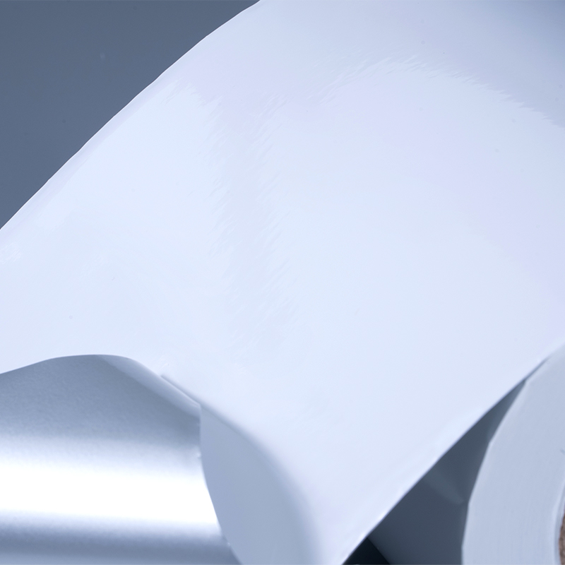 Lipéad Féin-Ghreamaitheach Scannán poileistir Alúmanaithe Bán 25mic le Greamachán Aicrileach Uiscebhunaithe le haghaidh Priontáil Inkjet