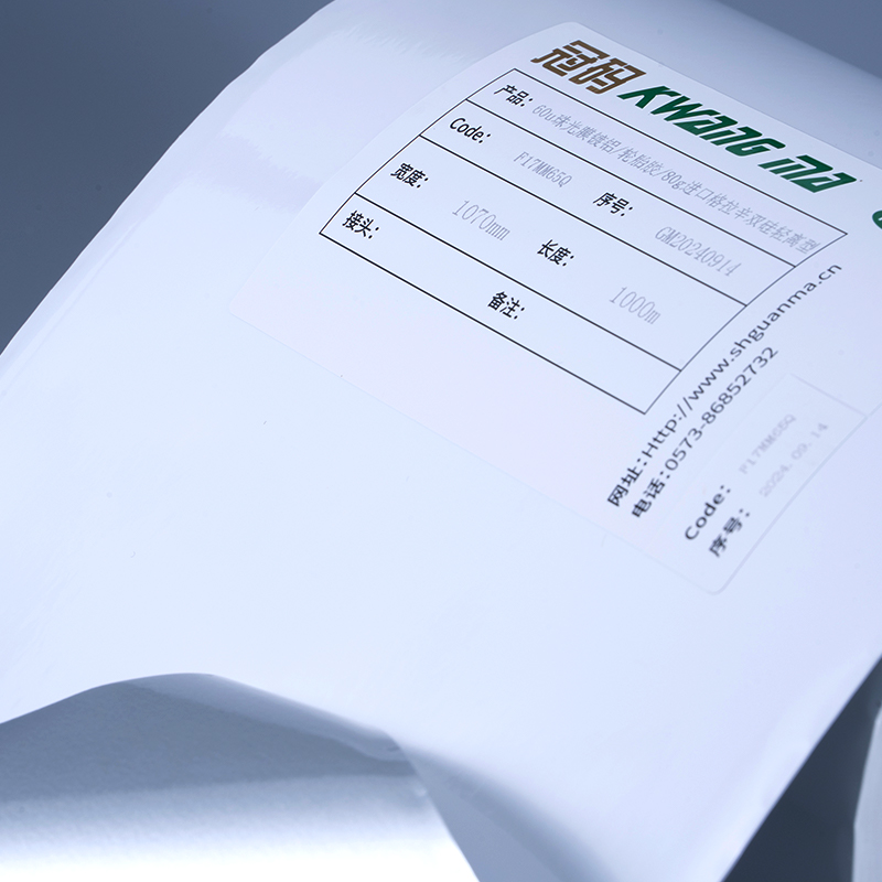 Lipéad Féin-Ghreamaitheach Scannán poileistir Alúmanaithe Bán 25mic le Greamachán Aicrileach Uiscebhunaithe le haghaidh Priontáil Inkjet