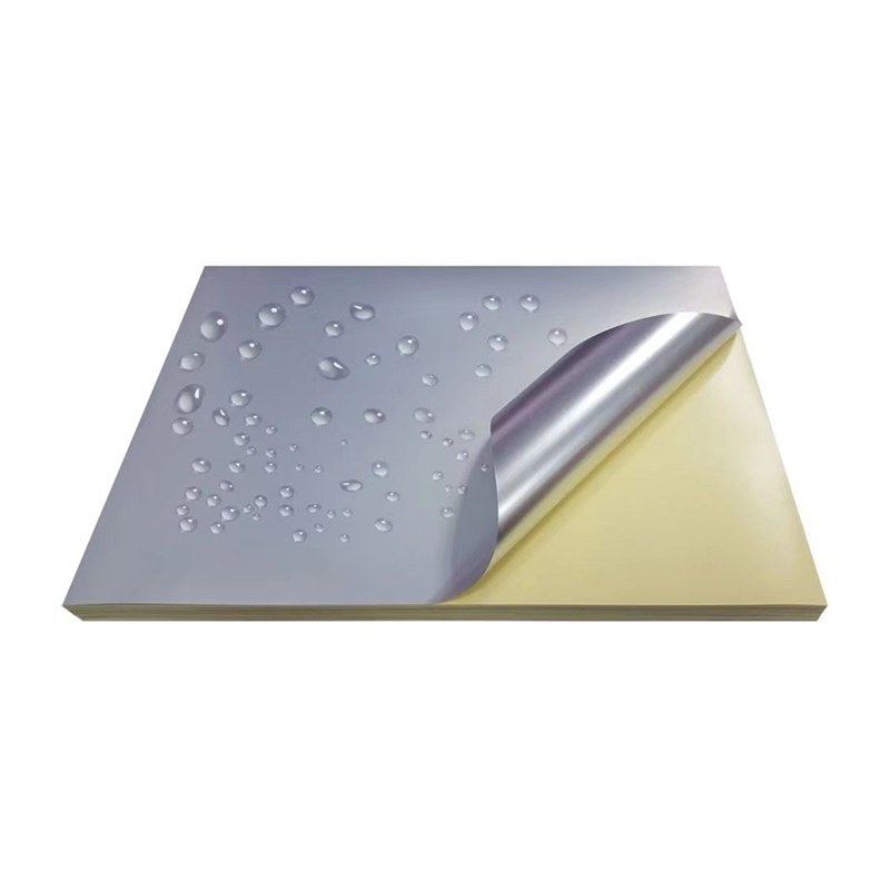 Ábhair Lipéad PET 50mic Matt Silver le sciath Greamachán Láidir Tuaslagóir agus Ola-bhunaithe